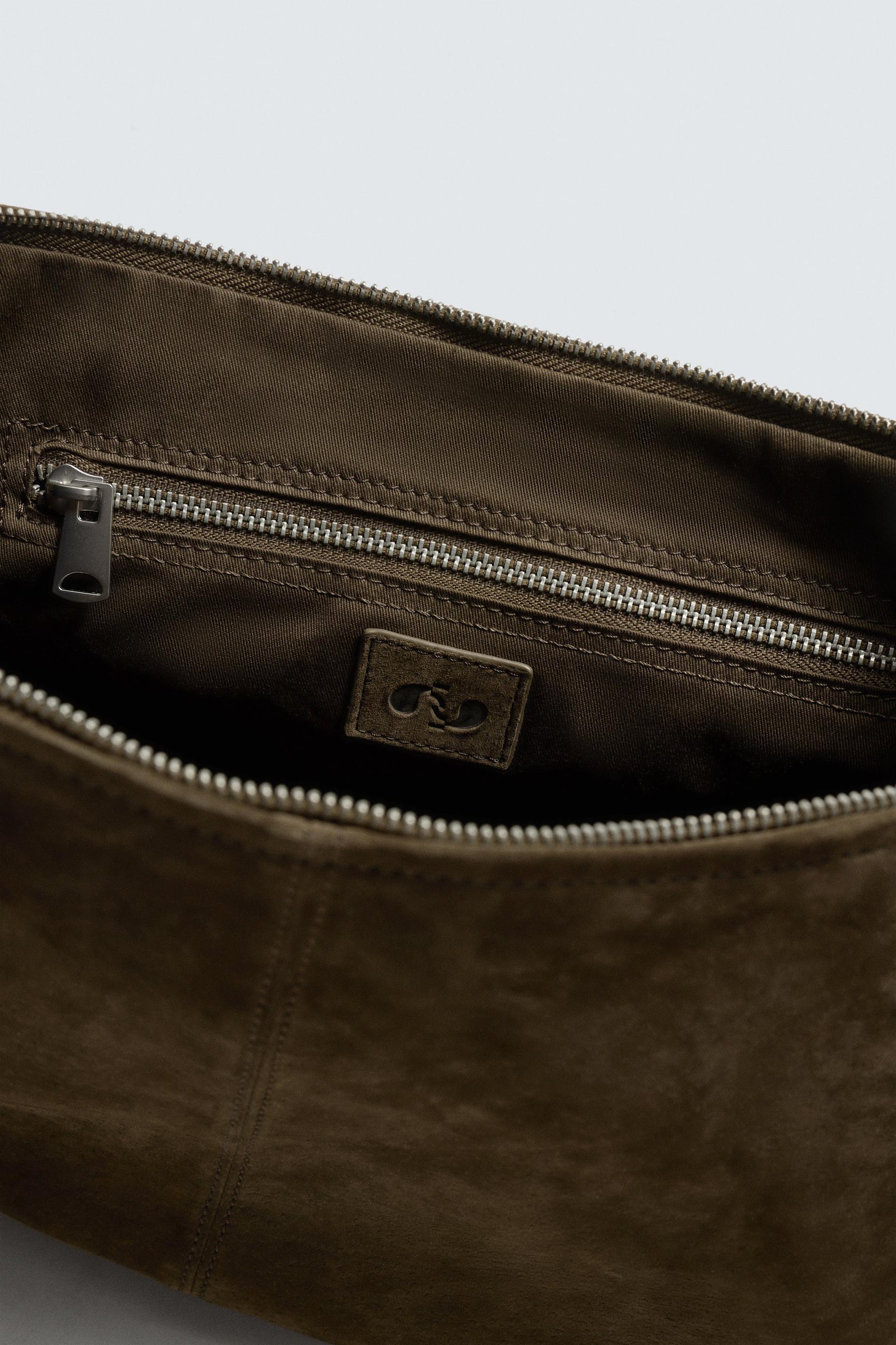 LEATHER SHOULDER BAG - Image 6