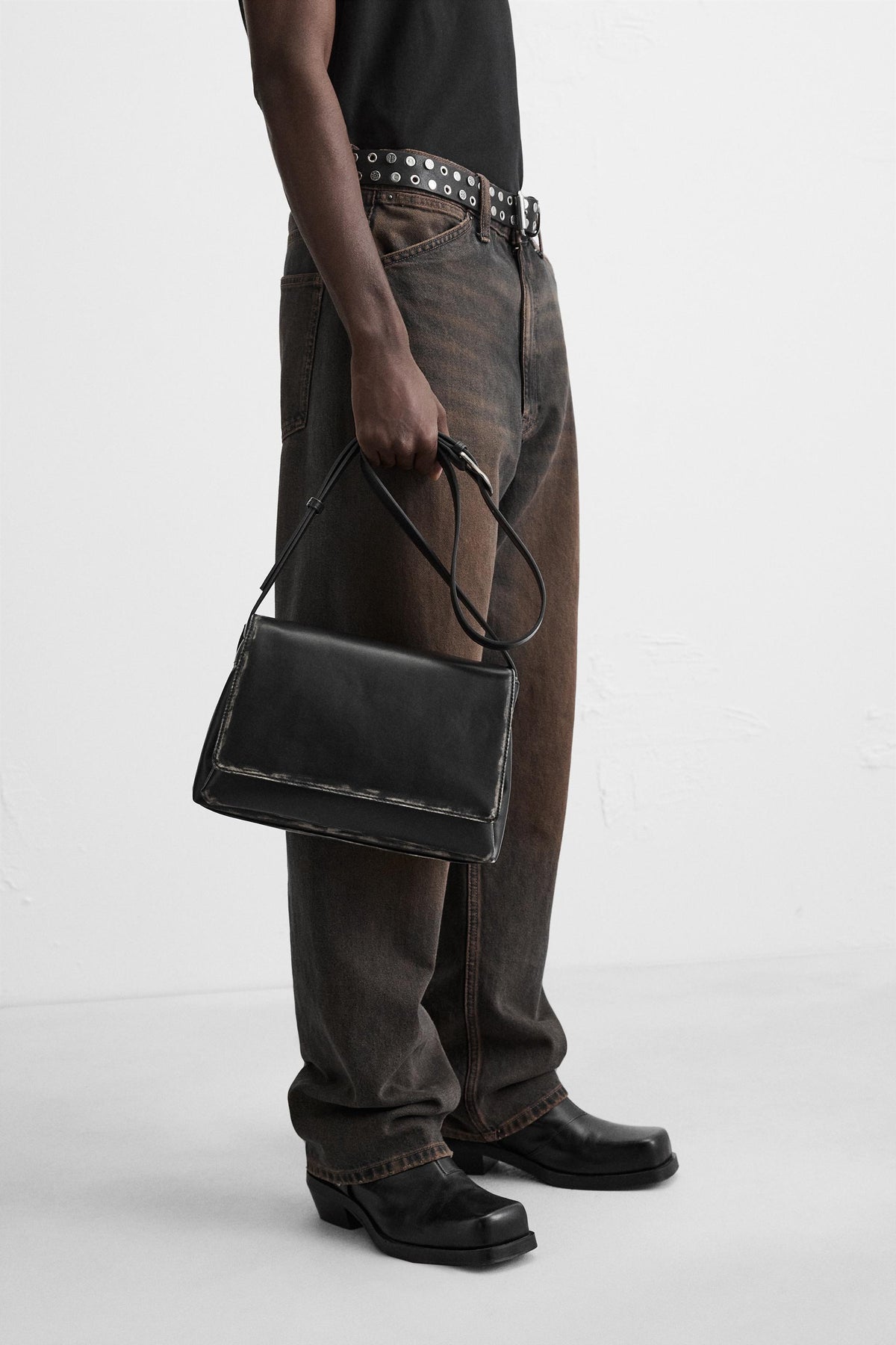 Crossbody-Tasche mit Überschlag im Used-Look