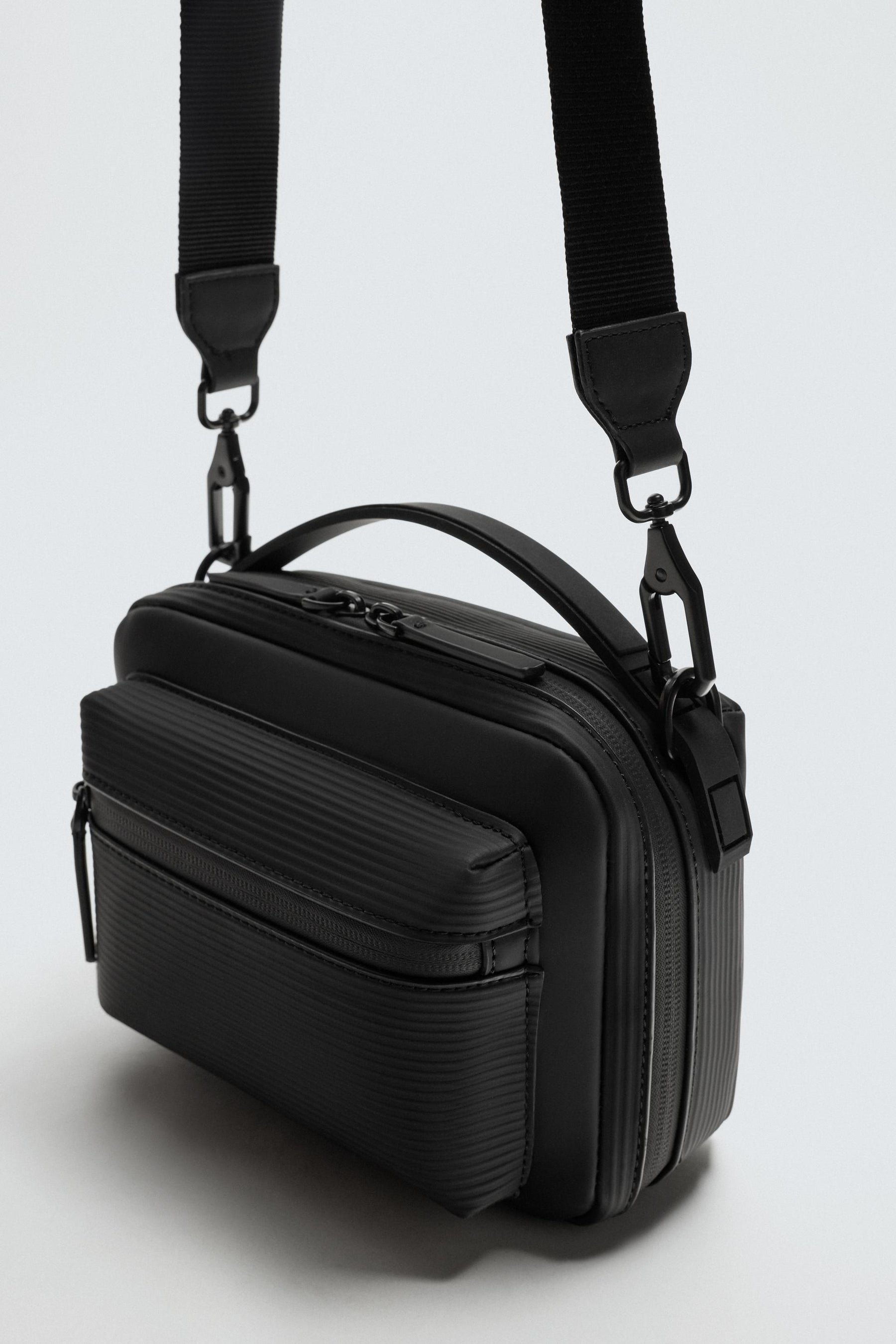 RUBBERISED TEXTURED CROSSBODY BAG - Image 6