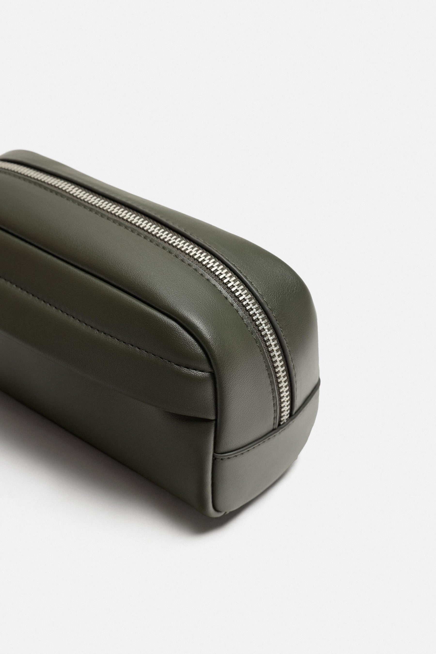 PLAIN TOILETRY BAG - Image 3