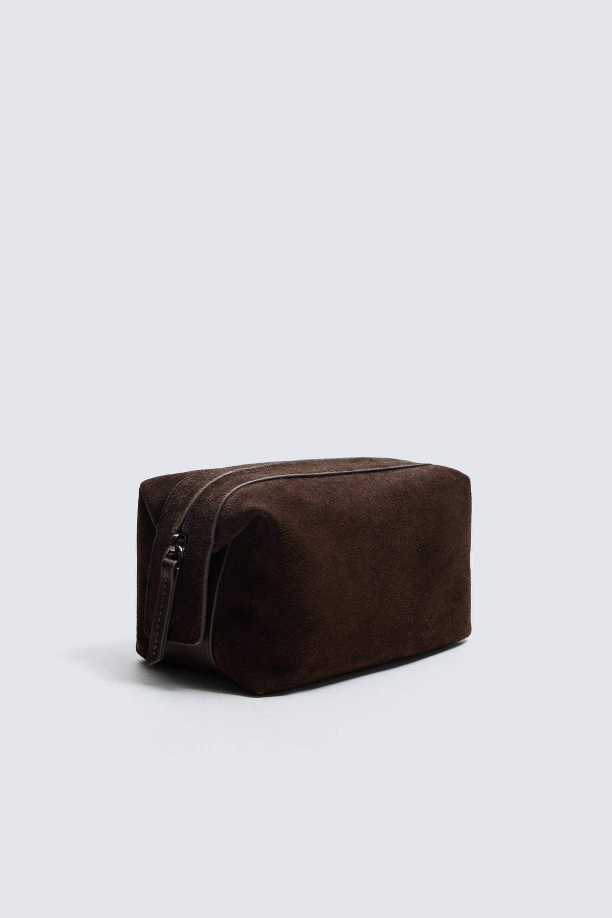 LEATHER TOILETRY BAG - Image 2