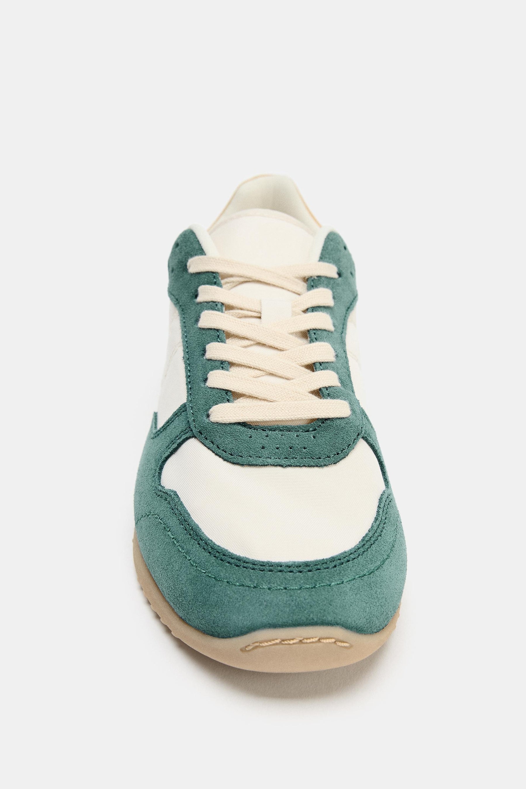 Laufschuhe mit Farbblockmuster