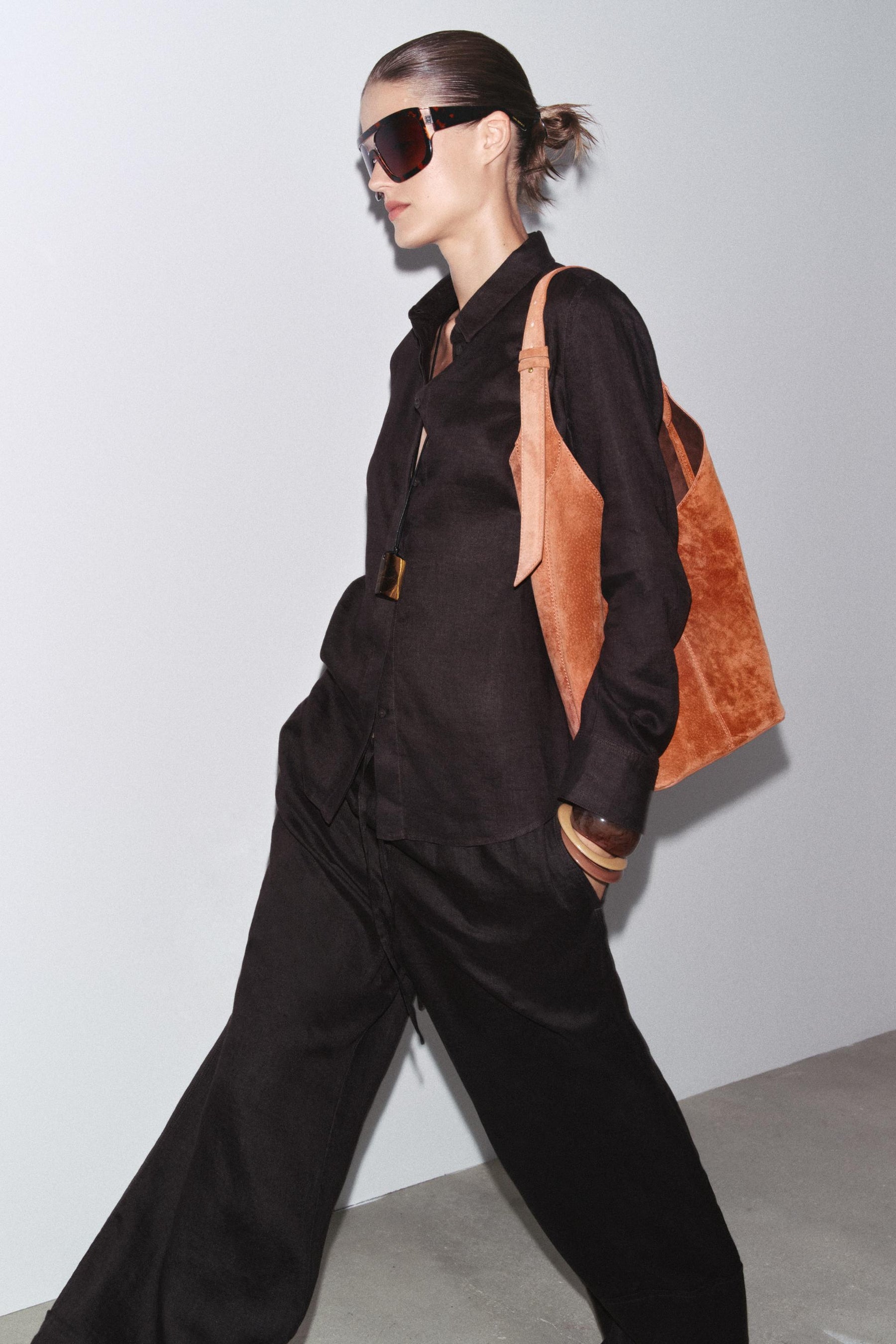 Maxi-Beuteltasche aus Wildleder