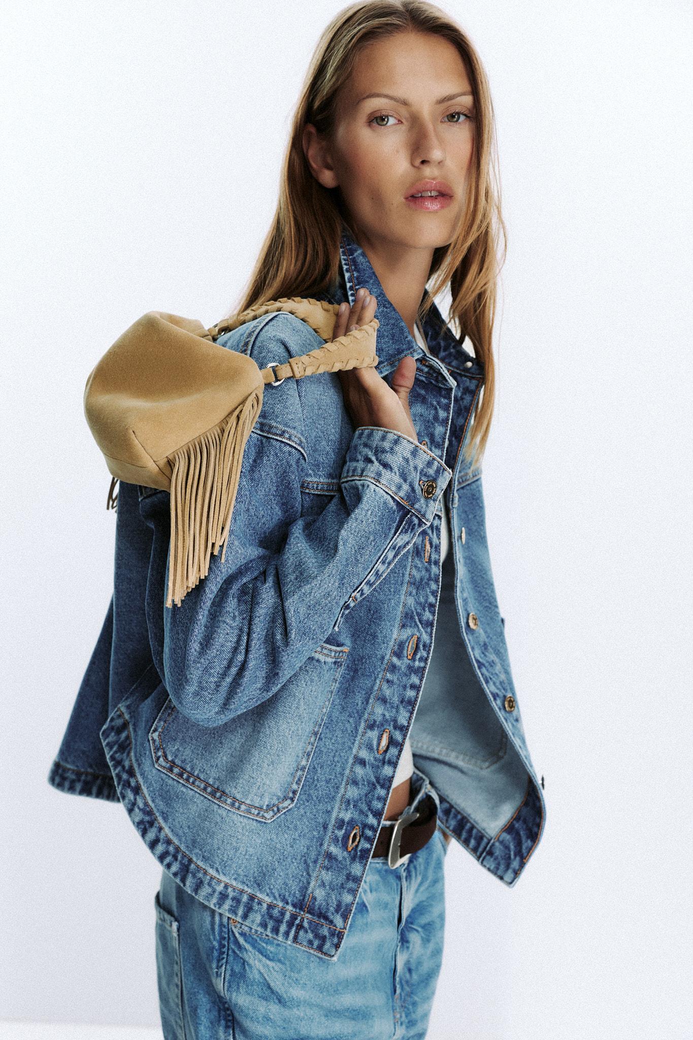 Umhängetasche aus Wildleder mit Fransen