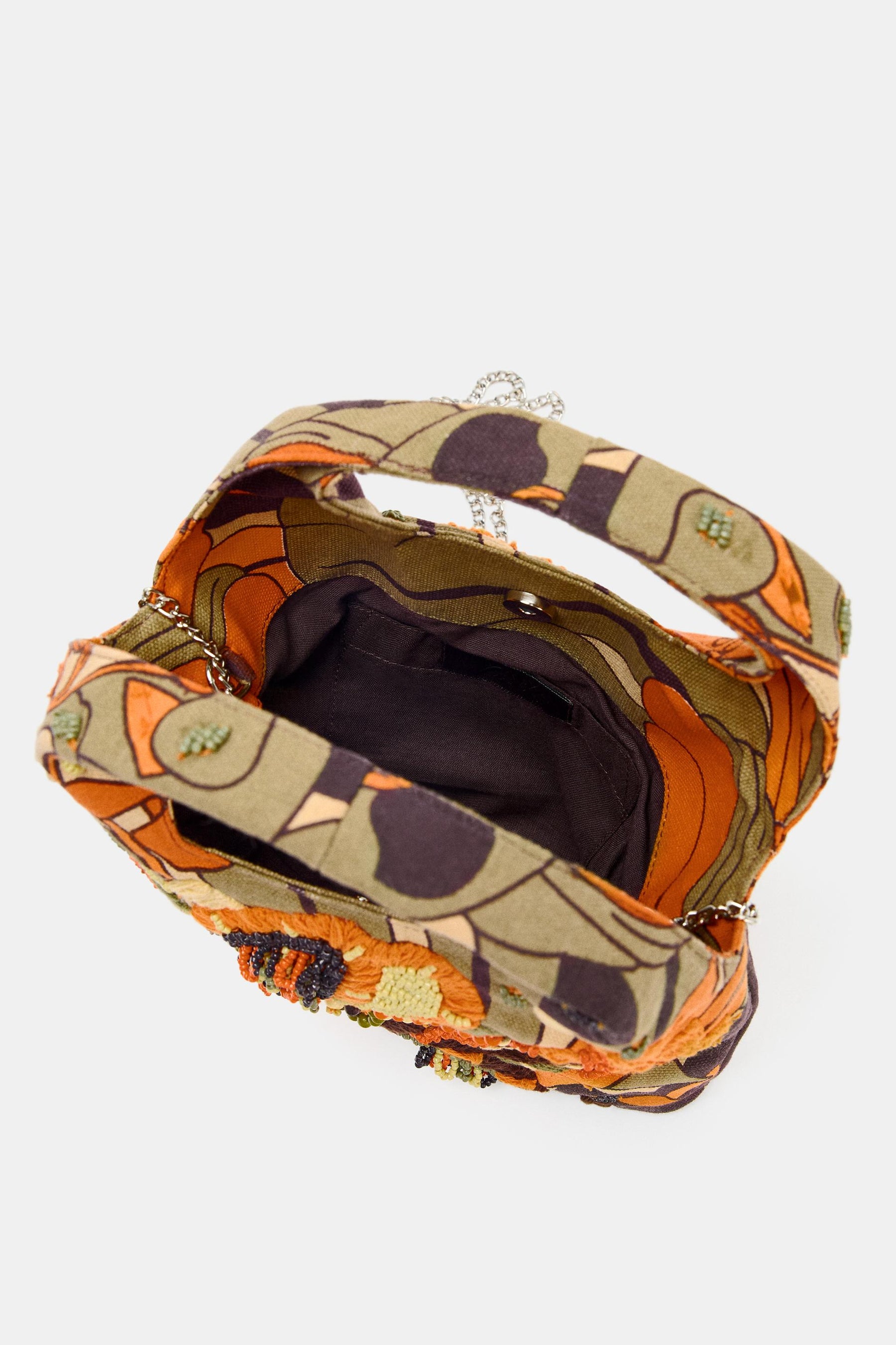 Mehrfarbige, perlenbesetzte Modetasche