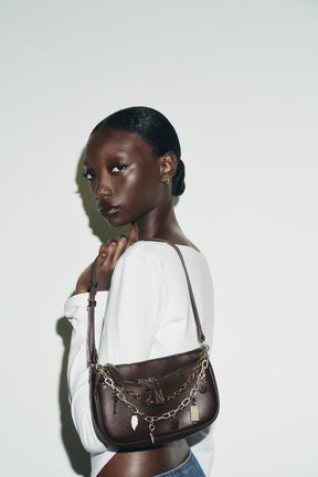 Umhängetasche mit Anhänger