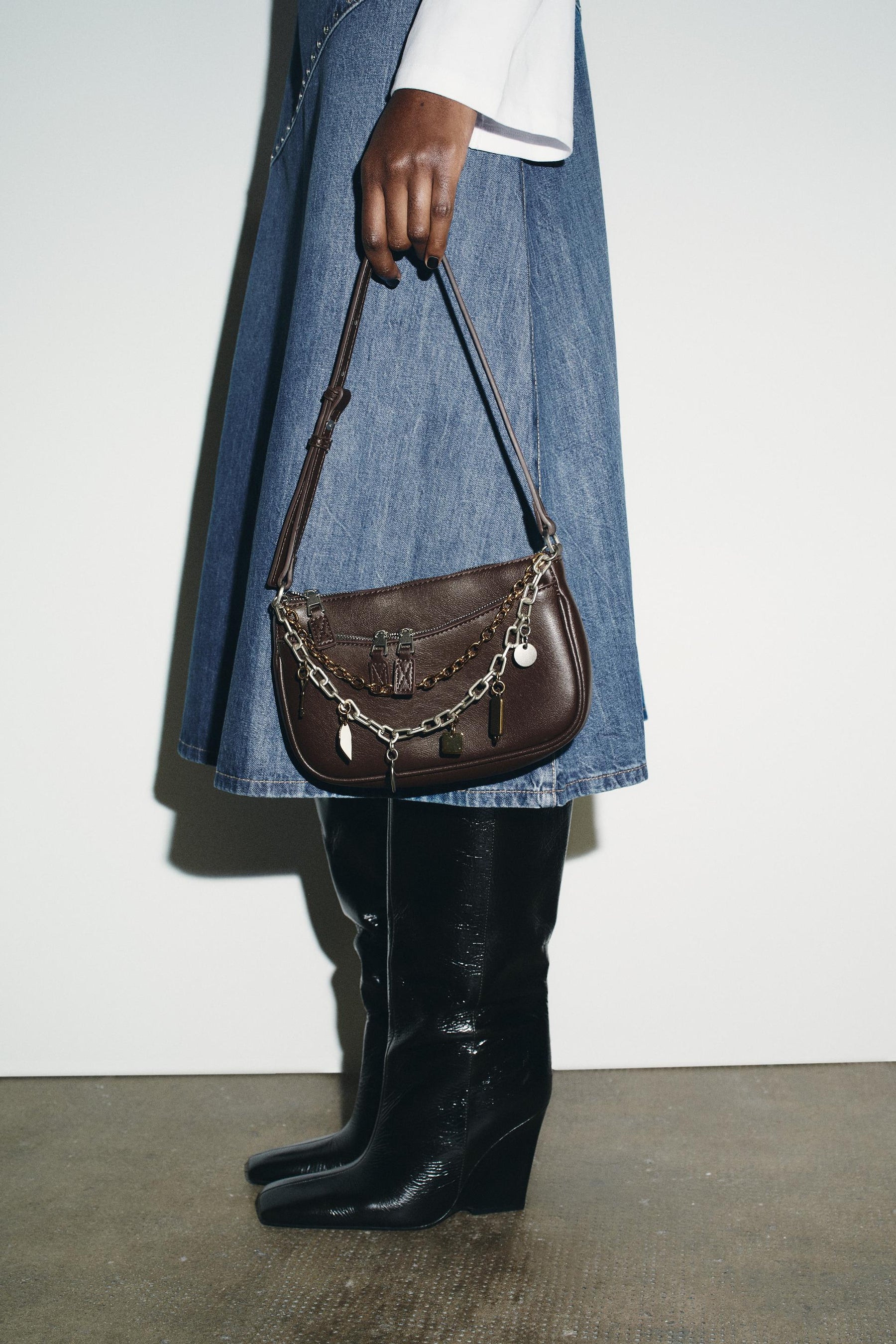 Umhängetasche mit Anhänger