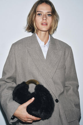 Handtasche aus Kunstpelz mit