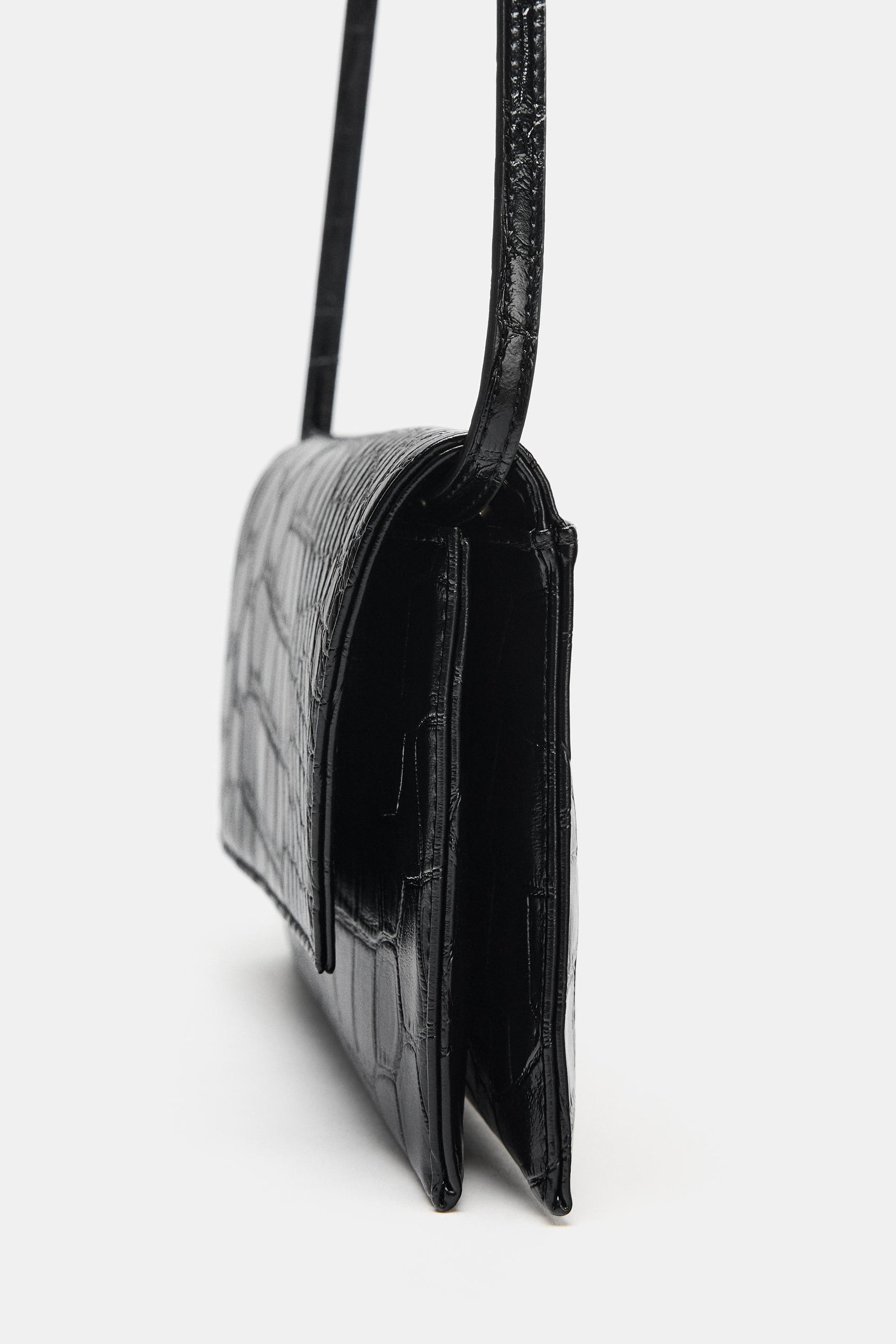 GEPRÄGTE KLAPPTASCHE