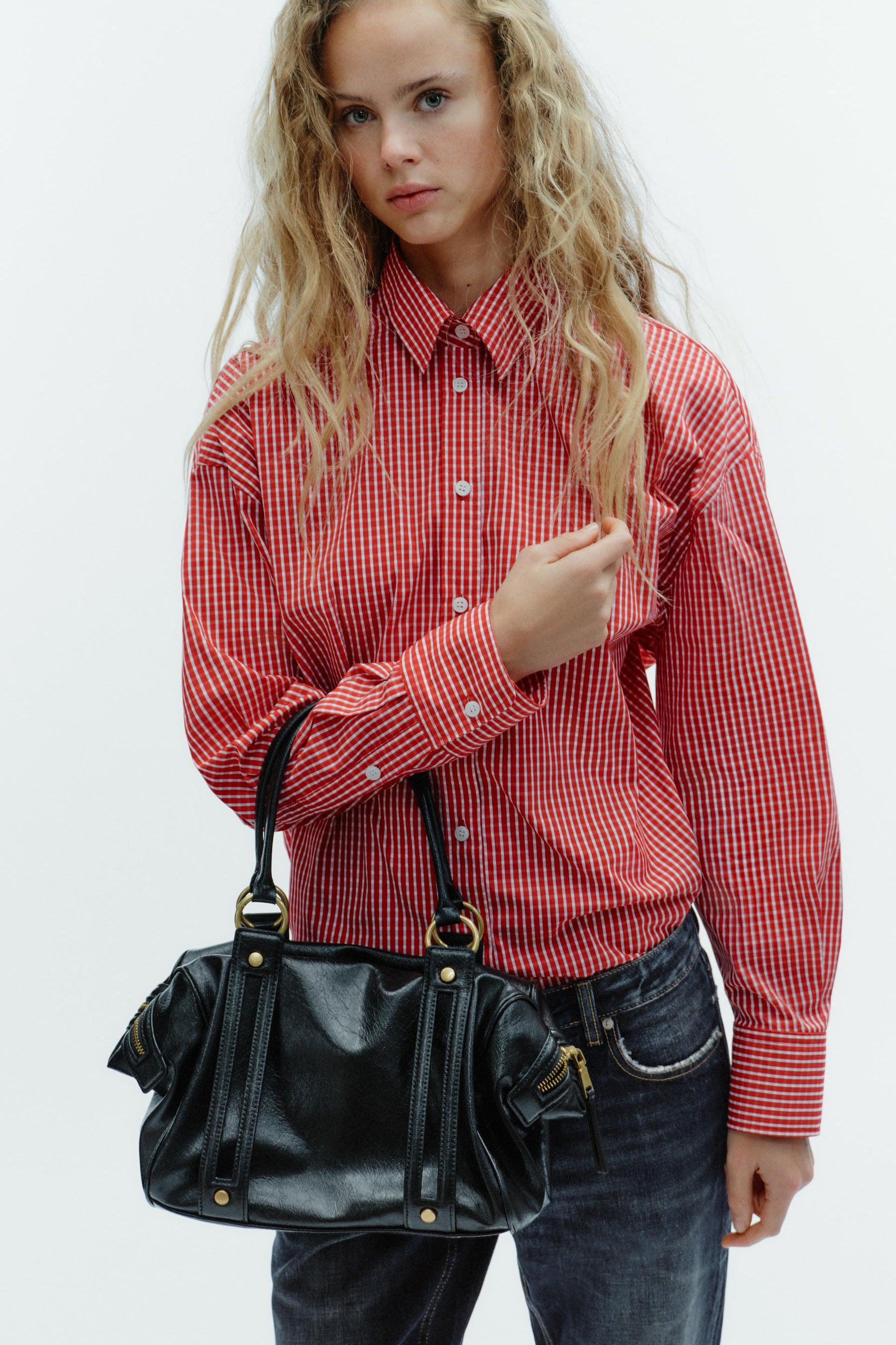 SCHULTERTASCHE MIT DETAILS